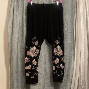Torrid skull and roses leggings